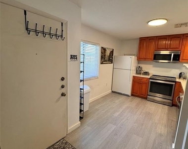 2765 Countryside Boulevard - Photo Thumbnail 2