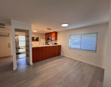 2765 Countryside Boulevard - Photo Thumbnail 7