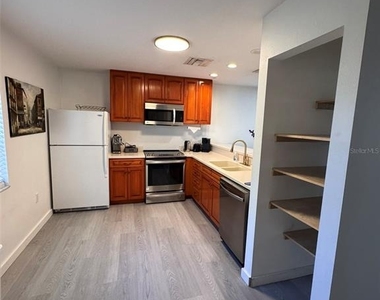 2765 Countryside Boulevard - Photo Thumbnail 3