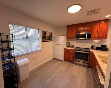 2765 Countryside Boulevard - Photo Thumbnail 5