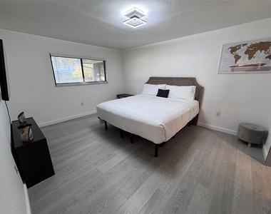 2765 Countryside Boulevard - Photo Thumbnail 16