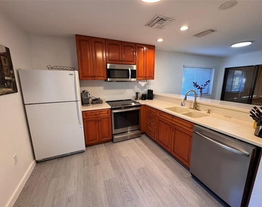 2765 Countryside Boulevard - Photo Thumbnail 4