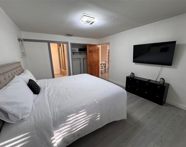 2765 Countryside Boulevard - Photo Thumbnail 18