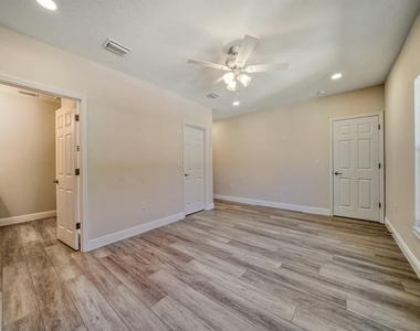8415 Daves Homes Place - Photo Thumbnail 17