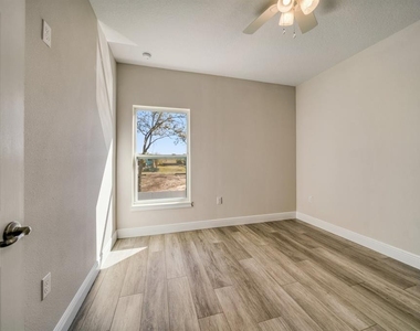 8415 Daves Homes Place - Photo Thumbnail 9