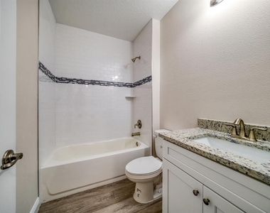 8415 Daves Homes Place - Photo Thumbnail 13