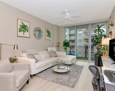 1120 E Kennedy Boulevard - Photo Thumbnail 8