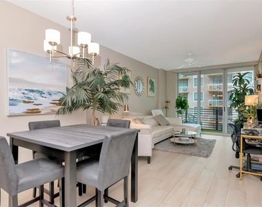 1120 E Kennedy Boulevard - Photo Thumbnail 7