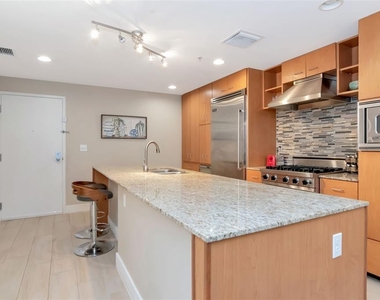 1120 E Kennedy Boulevard - Photo Thumbnail 5