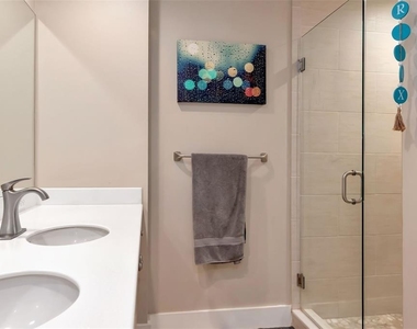 1120 E Kennedy Boulevard - Photo Thumbnail 20