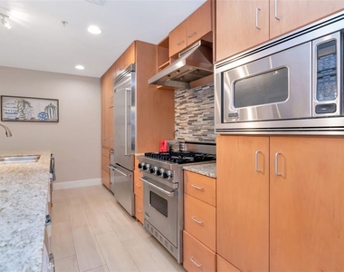 1120 E Kennedy Boulevard - Photo Thumbnail 4