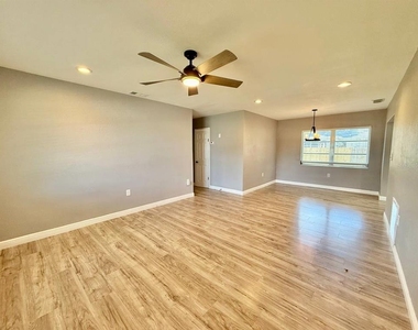 1545 Illinois Road - Photo Thumbnail 3