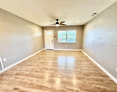 1545 Illinois Road - Photo Thumbnail 5