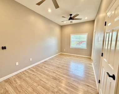 1545 Illinois Road - Photo Thumbnail 12