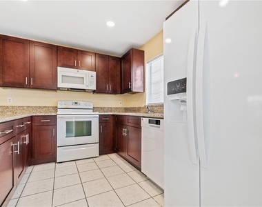 8530 Renald Boulevard - Photo Thumbnail 7