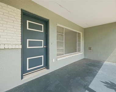 314 Deer Park Avenue - Photo Thumbnail 2