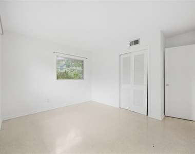 314 Deer Park Avenue - Photo Thumbnail 15