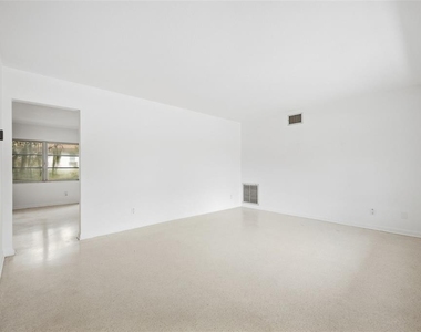 314 Deer Park Avenue - Photo Thumbnail 3