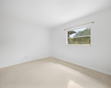 314 Deer Park Avenue - Photo Thumbnail 12