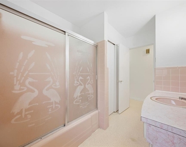 314 Deer Park Avenue - Photo Thumbnail 17