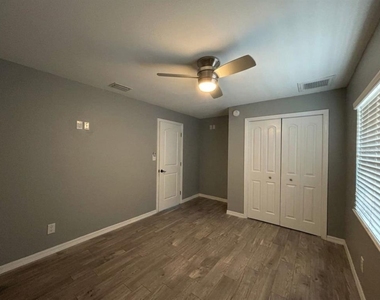 206 Van Lakes Boulevard - Photo Thumbnail 16