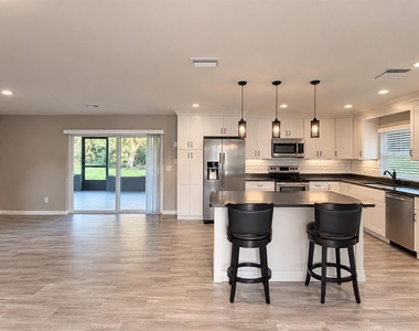 206 Van Lakes Boulevard - Photo Thumbnail 2