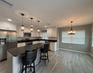 206 Van Lakes Boulevard - Photo Thumbnail 3
