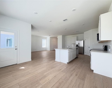 3140 Rockwood Way - Photo Thumbnail 7