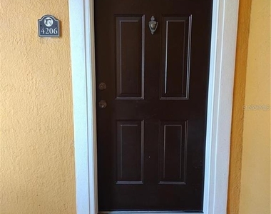 5459 Vineland Road - Photo Thumbnail 1