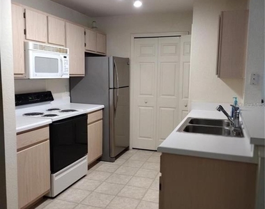 5459 Vineland Road - Photo Thumbnail 3