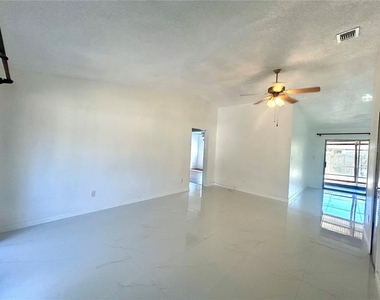 3005 Casselwood Street - Photo Thumbnail 3