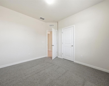 5586 Pineland Run - Photo Thumbnail 23