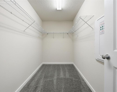 5586 Pineland Run - Photo Thumbnail 16