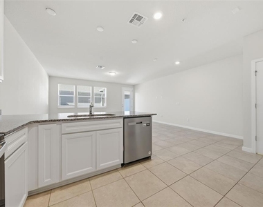 5586 Pineland Run - Photo Thumbnail 6