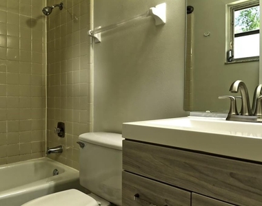 1111 Morris Avenue - Photo Thumbnail 6