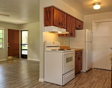 1111 Morris Avenue - Photo Thumbnail 4