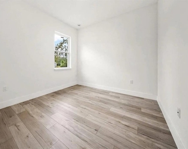 3416 W Eunice Dr - Photo Thumbnail 6