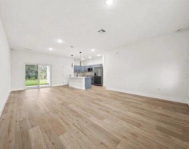 3416 W Eunice Dr - Photo Thumbnail 1