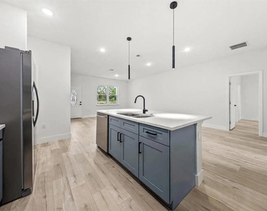 3416 W Eunice Dr - Photo Thumbnail 2