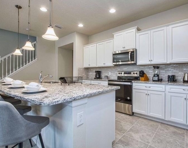 2414 Dubai Street - Photo Thumbnail 3