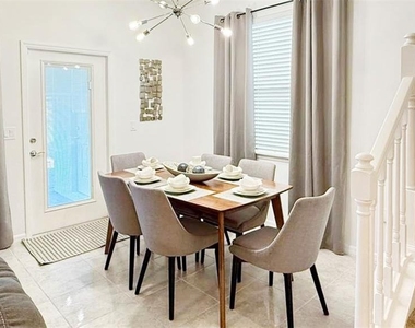 2414 Dubai Street - Photo Thumbnail 11