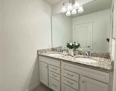 2414 Dubai Street - Photo Thumbnail 32