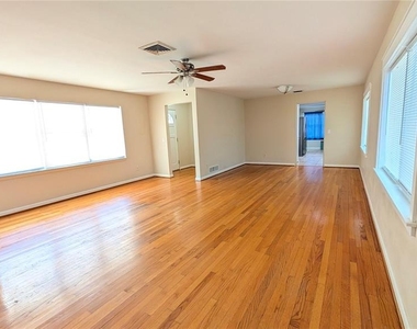 2469 Broadvue Avenue - Photo Thumbnail 4