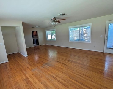 2469 Broadvue Avenue - Photo Thumbnail 6