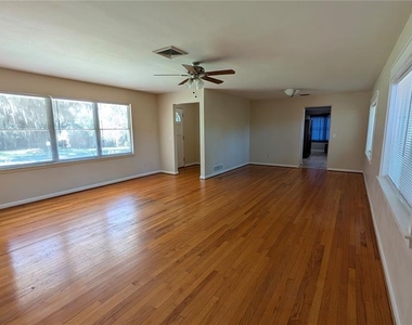 2469 Broadvue Avenue - Photo Thumbnail 5