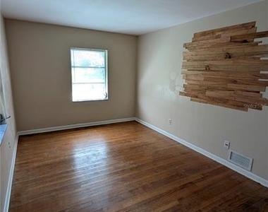 2469 Broadvue Avenue - Photo Thumbnail 22