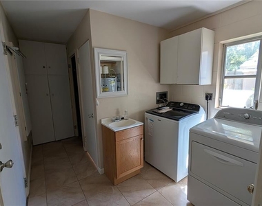 2469 Broadvue Avenue - Photo Thumbnail 12