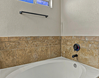 14308 Woods Point Avenue - Photo Thumbnail 5