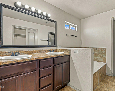 14308 Woods Point Avenue - Photo Thumbnail 6
