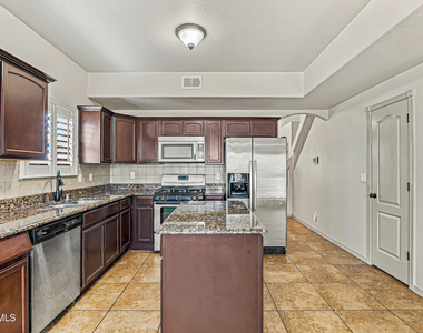 14308 Woods Point Avenue - Photo Thumbnail 24